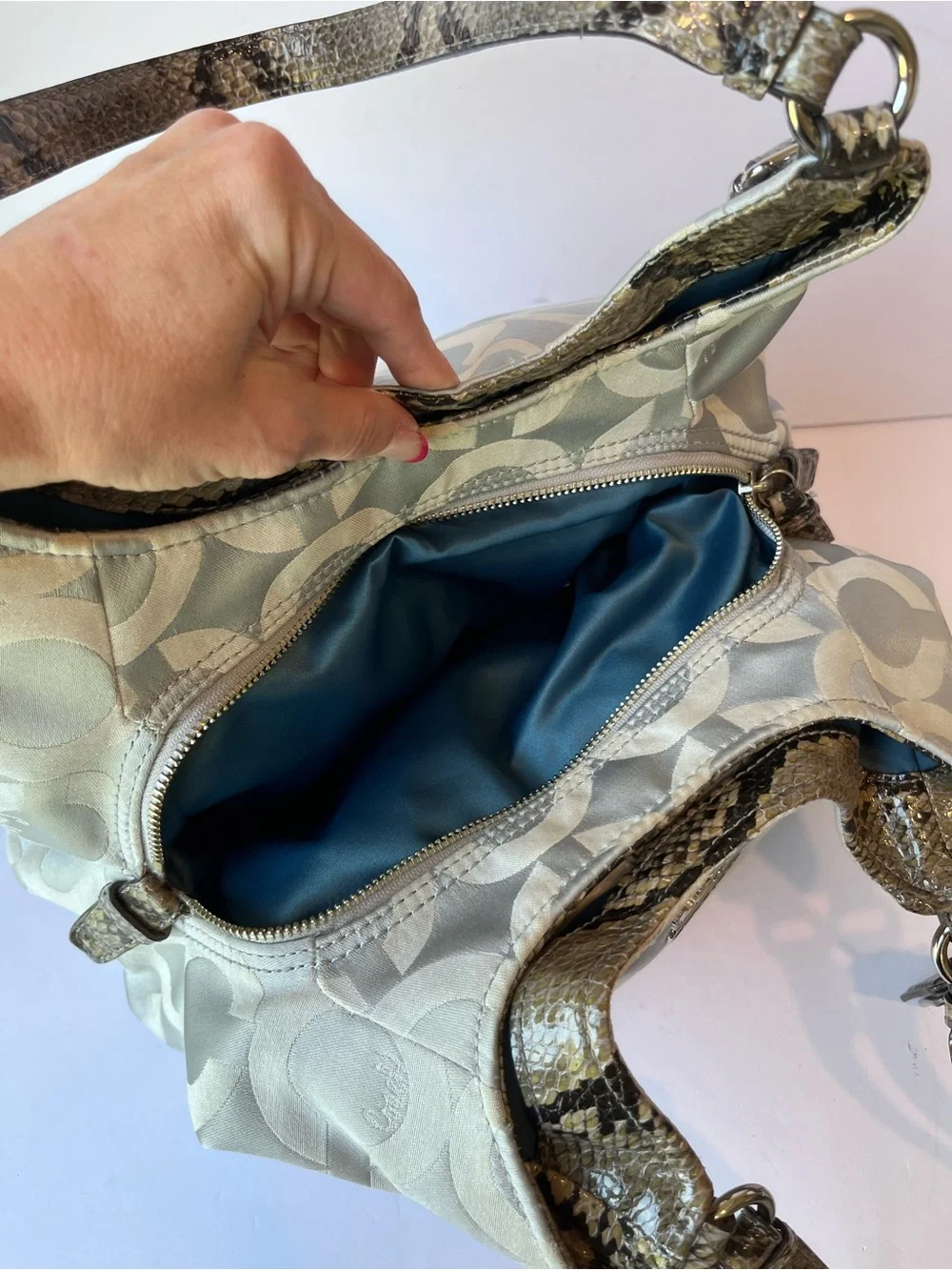 Vintage Coach 17689 Madison Op Art Maggie Shoulder Bag
